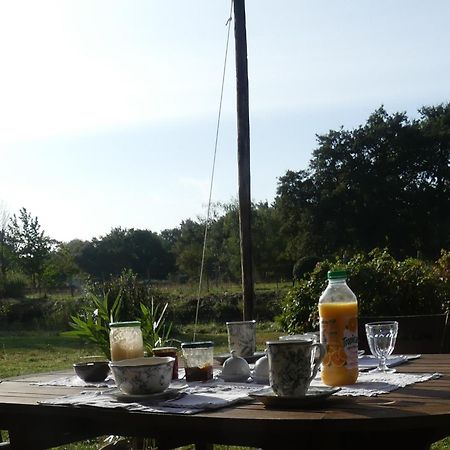La Petite Lande Bed & Breakfast Menil ภายนอก รูปภาพ