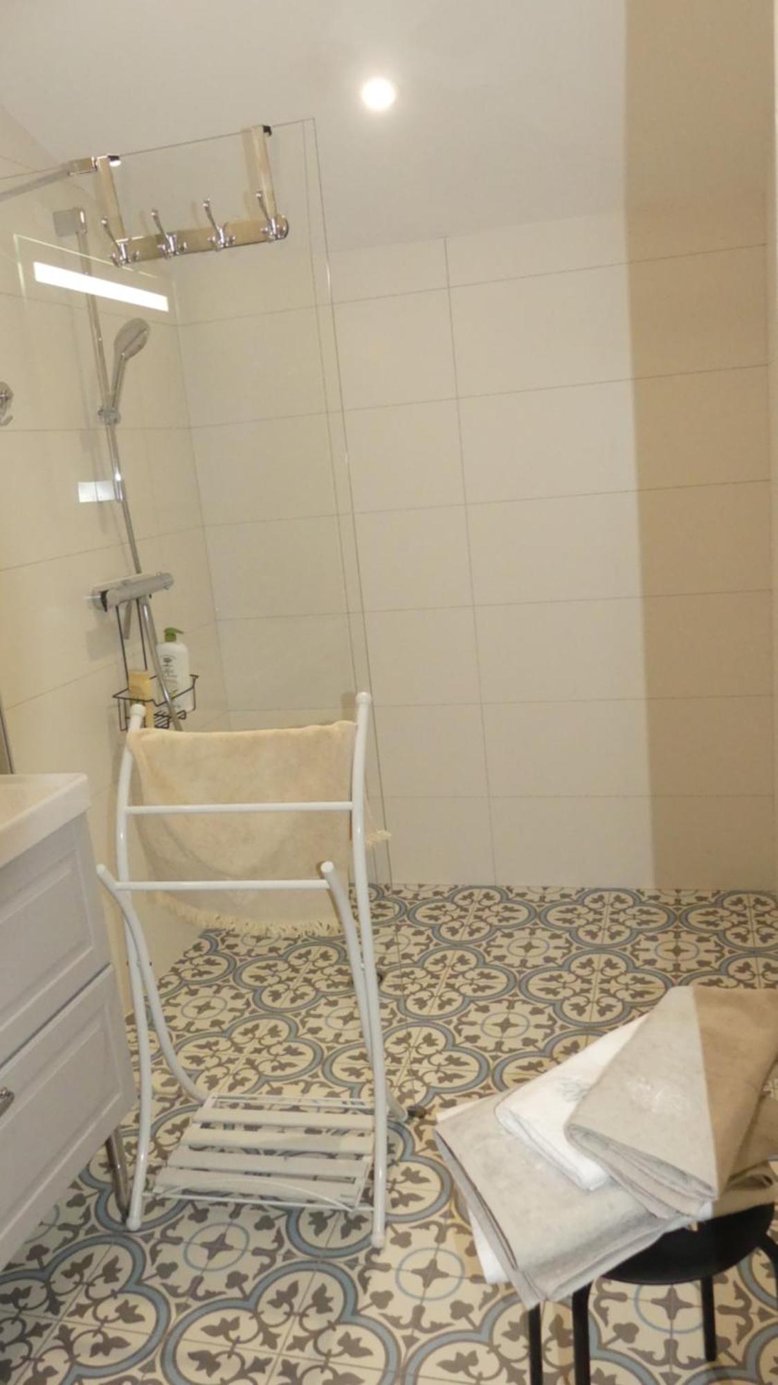 La Petite Lande Bed & Breakfast Menil ภายนอก รูปภาพ