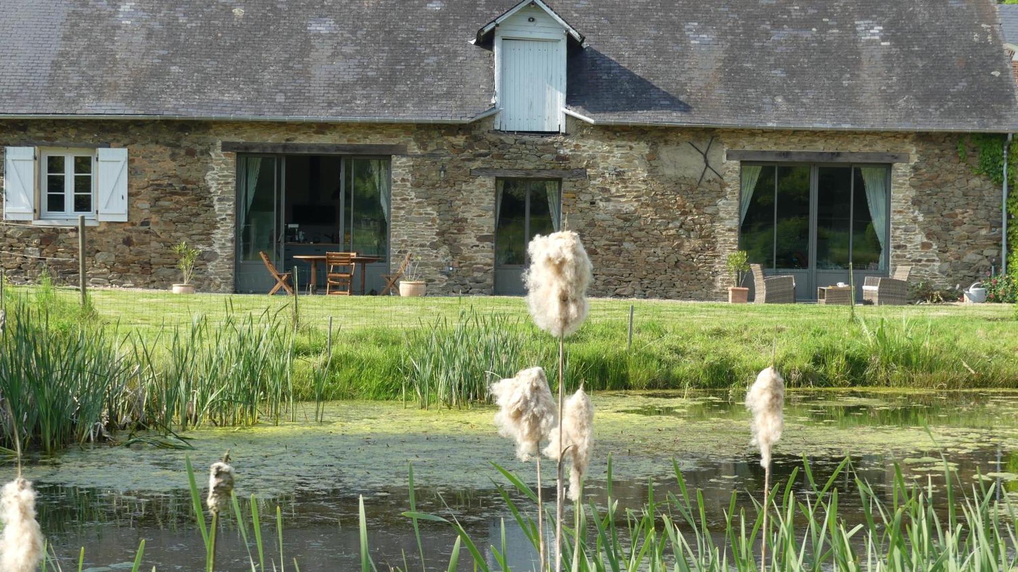 La Petite Lande Bed & Breakfast Menil ภายนอก รูปภาพ