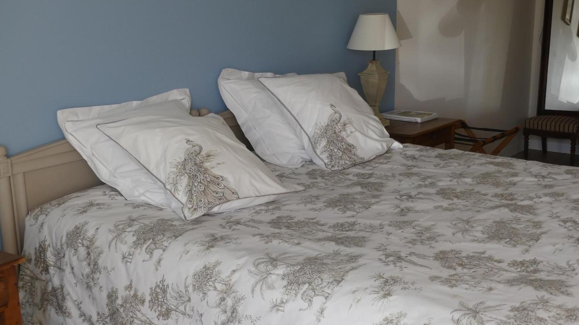 La Petite Lande Bed & Breakfast Menil ภายนอก รูปภาพ