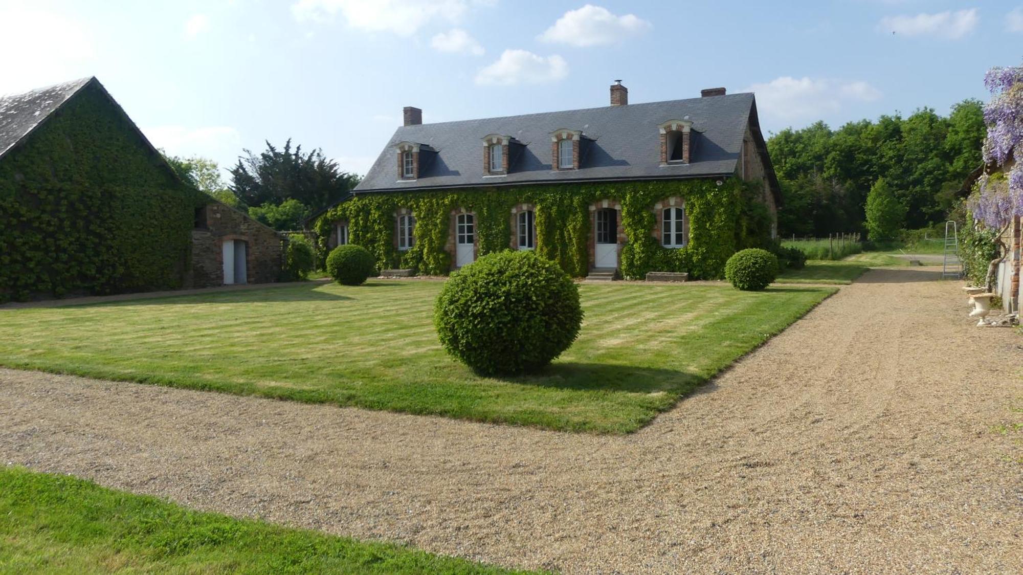 La Petite Lande Bed & Breakfast Menil ภายนอก รูปภาพ