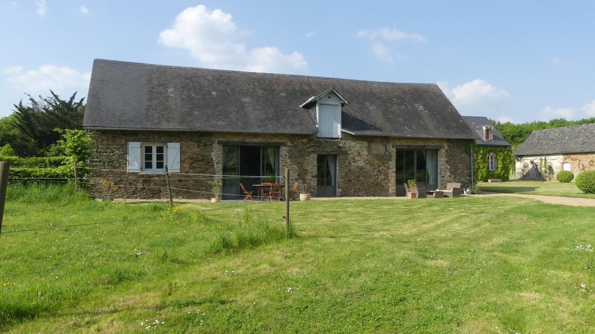 La Petite Lande Bed & Breakfast Menil ภายนอก รูปภาพ